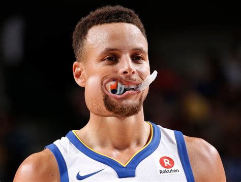 steph curry chewing mouthguard.